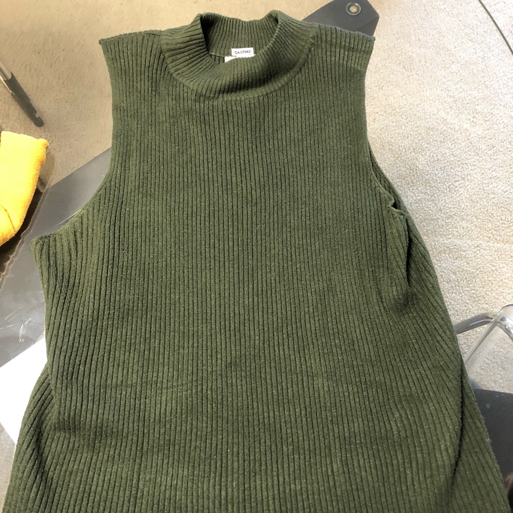 Green Sleeve-less Sweater